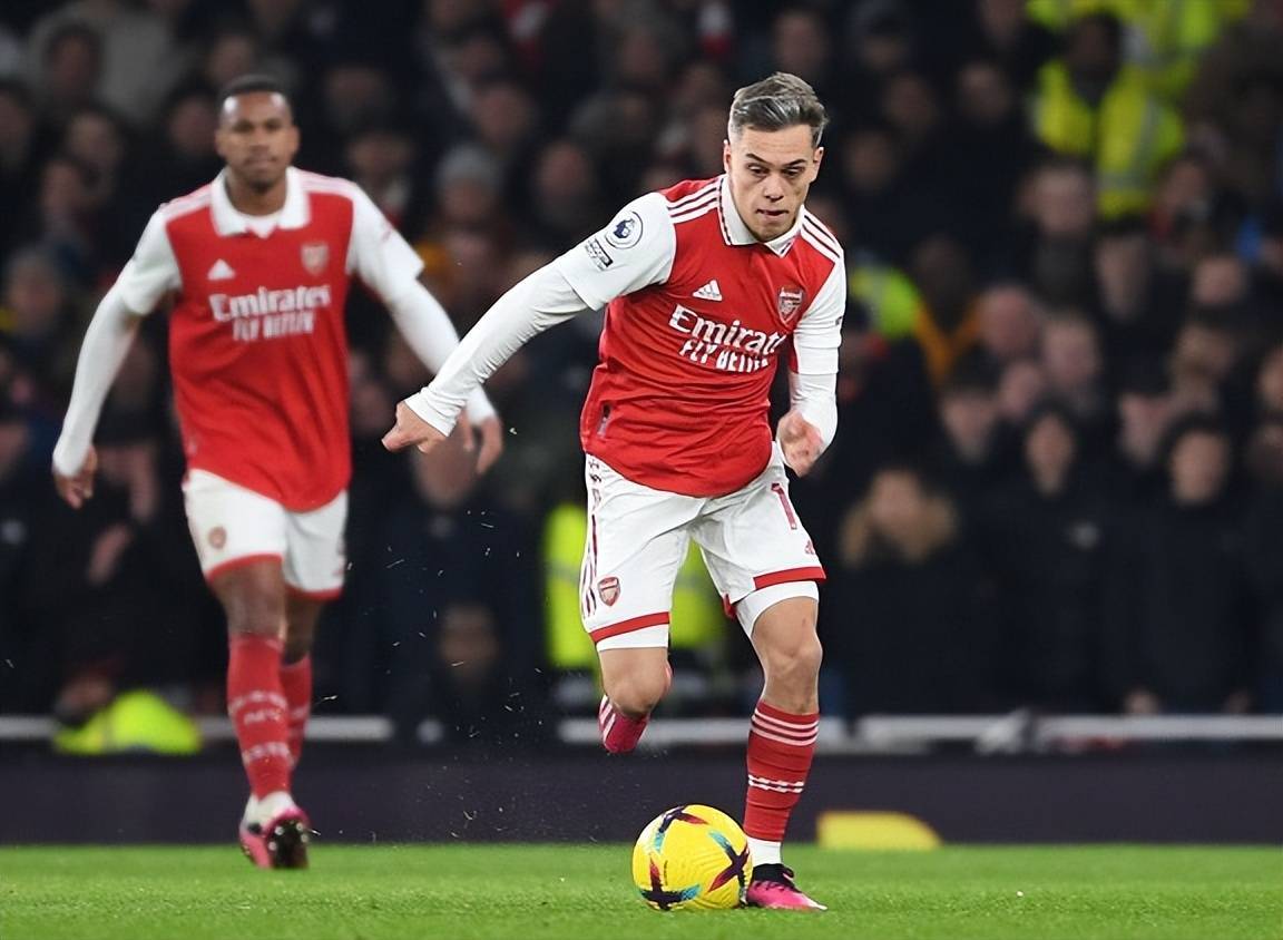 硬糖少女303舞台表演视频